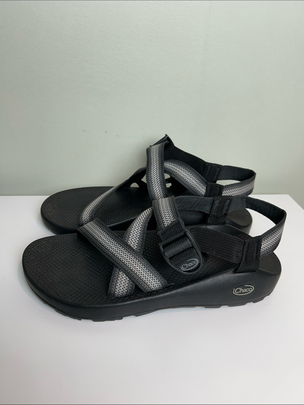 Chaco Z/Cloud 2 Sandals Mens 11 Black Gray Adjustable Strappy Hiking Outdoor